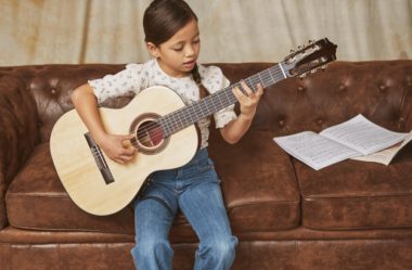 Músicas no violão: 3 opções para aprender com poucas notas